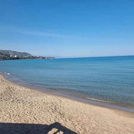 Theo's House By World Apartmán *