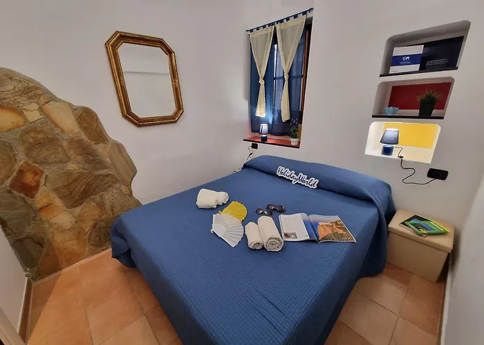 Apartment Theo's House By World